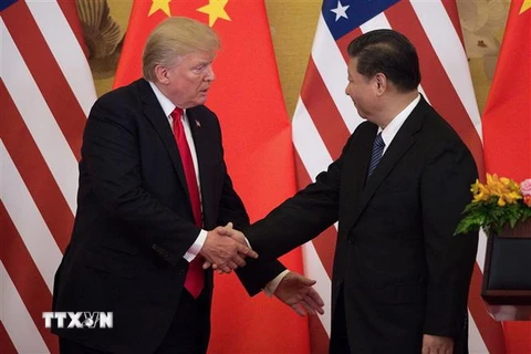 Chủ tịch Trung Quốc Tập Cận Bình (phải) và Tổng thống Mỹ Donald Trump. (Ảnh: AFP/TTXVN)