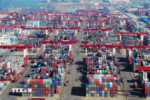 Cảng container ở Thanh Đảo, tỉnh Sơn Đông, miền đông Trung Quốc. (Ảnh: THX/TTXVN)