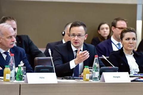 Bộ trưởng Ngoại giao Hungary Péter Szijjártó, ở giữa. (Nguồn: hungarytoday)