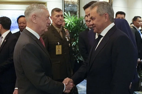 Bộ trưởng Quốc phòng Nga Sergei Shoigu và người đồng cấp Mỹ James Mattis. (Nguồn: Bộ Quốc phòng Nga/rt)