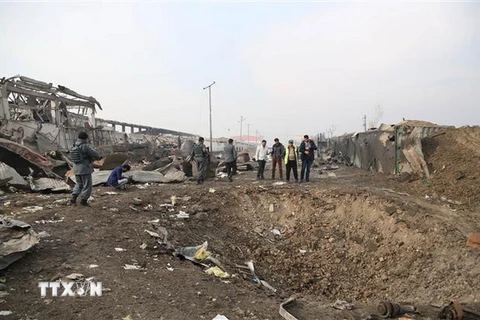 Hiện trường một vụ đánh bom liều chết ở Kabul, Afghanistan, ngày 29/11 vừa qua. (Ảnh: THX/TTXVN)