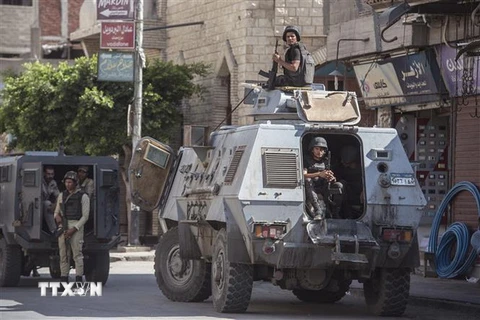 Cảnh sát Ai Cập tuần tra tại thị trấn El-Arish, Bắc Sinai ngày 26/7/2018. (Ảnh: AFP/TTXVN)
