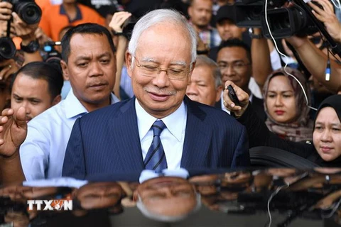 Cựu Thủ tướng Najib Razak rời tòa án ở Kuala Lumpur, Malaysia, ngày 12/12/2018. (Ảnh: AFP/TTXVN)