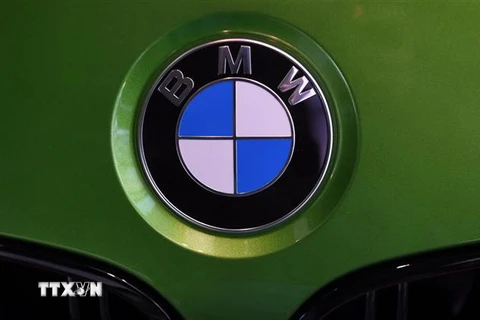 Biểu tượng hãng xe BMW. (Ảnh: AFP/TTXVN)