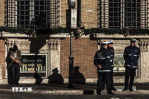 Cảnh sát Italy tuần tra tại thủ đô Rome. (Ảnh: AFP/TTXVN)