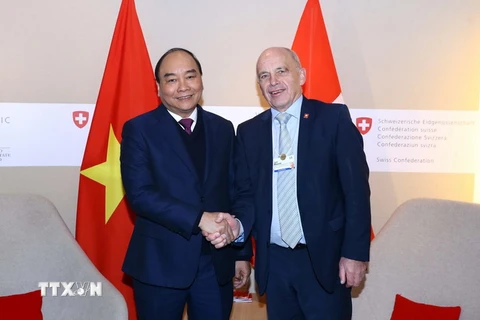 Thủ tướng Nguyễn Xuân Phúc hội kiến Tổng thống Thụy Sĩ Ueli Maurer. (Ảnh: Thống Nhất/TTXVN )