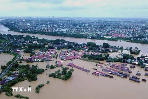 Cảnh ngập lụt tại Gowa trên Sulawesi của Indonesia ngày 23/1 vừa qua. (Ảnh: AFP/TTXVN)