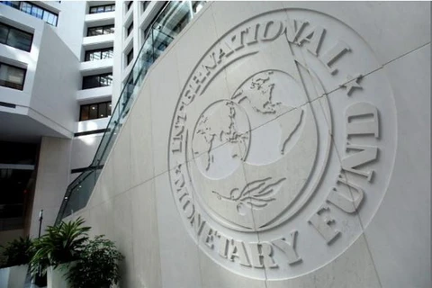 Logo của Quỹ Tiền tệ Quốc tế ở trong trụ sở chính tại Washington của Hoa Kỳ. (Nguồn: Reuters)