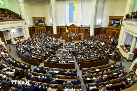 Toàn cảnh một cuộc họp Quốc hội Ukraine tại Kiev. (Ảnh: AFP/TTXVN)