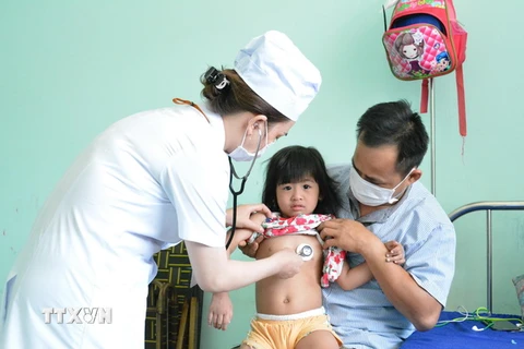 Bệnh nhân mắc sởi điều trị tại Bệnh viện Đa khoa huyện Cư M’gar của tỉnh Đắk Lắk. (Ảnh: Tuấn Anh/TTXVN)