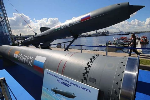 Các tàu khu trục đang được đóng ở Nga để bàn giao cho Ấn Độ đều có tên lửa BrahMos. (Nguồn: tass)