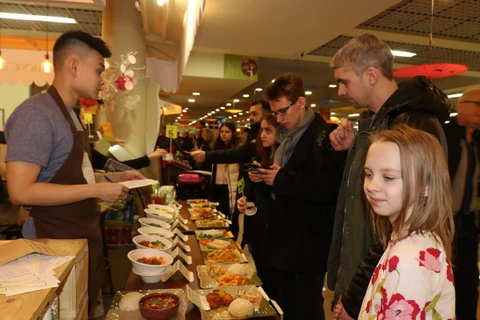 Các món ăn của Việt Nam được người dân Nga và bạn bè quốc tế yêu thích. (Ảnh: Dương Trí/TTXVN)