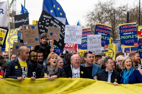 Tuần hành phản đối Brexit tại London, Anh ngày 23/3 vừa qua. (Ảnh: AFP/TTXVN)