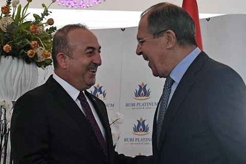 Ngoại trưởng Thổ Nhĩ Kỳ Mevlut Cavusoglu và người đồng cấp Nga Sergei Lavrov. (Nguồn: sputniknews)