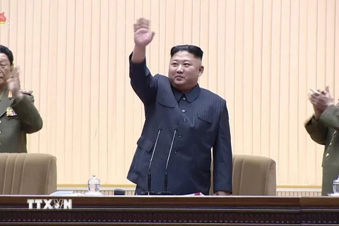 Nhà lãnh đạo Triều Tiên Kim Jong-un (giữa) chủ trì hội nghị lần thứ năm các chỉ huy trung đội và chính trị viên của Quân đội Nhân dân Triều Tiên, được tổ chức tại Bình Nhưỡng ngày 25-26/3. (Ảnh: Yonhap/TTXVN)