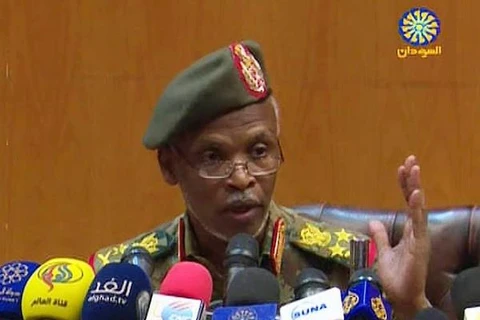 Ông Omar Zeinalabdin phát biểu tại một cuộc họp báo vào ngày 12/4, tại thủ đô Khartoum. (Nguồn: AFP)