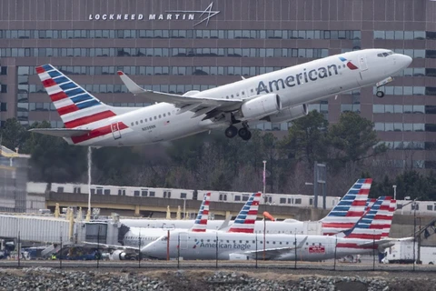 Máy bay Boeing 737 của American Airlines cất cánh từ sân bay quốc gia Ronald Reagan Washington ở Arlington, bang Virginia của Mỹ ngày 11/3 vừa qua. (Ảnh: AFP/TTXVN)