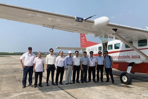 Đoàn công tác tỉnh Quảng Bình do ông Trần Tiến Dũng, Phó Chủ tịch UBND tỉnh làm trưởng đoàn thực hiện thành công chuyến bay thử nghiệm Đồng Hới-Đà Nẵng. (Nguồn: baoquangbinh)