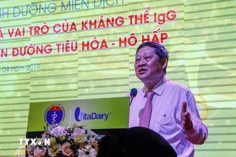 Thứ trưởng Thường trực Bộ Y tế Nguyễn Viết Tiến phát biểu tại hội thảo. (Ảnh: Thanh Liêm/TTXVN)