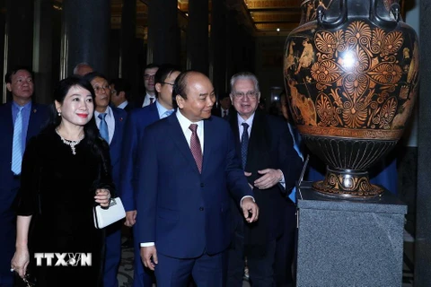 Hình ảnh Thủ tướng thăm Cung điện Mùa Đông và Khu lưu niệm của Lenin
