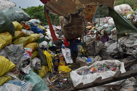Một bãi rác thải ở Manila, Philippines. (Ảnh: AFP/TTXVN)