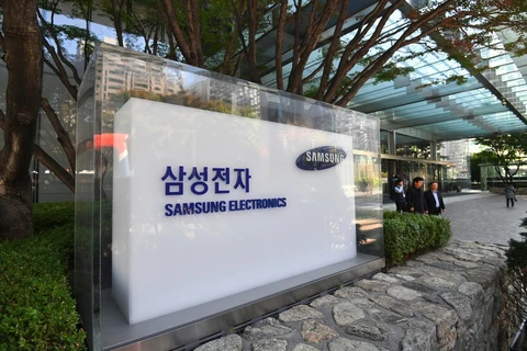 Biểu tượng Samsung tại trụ sở ở thủ đô Seoul, Hàn Quốc, ngày 31/10/2018. (Ảnh: AFP/TTXVN)