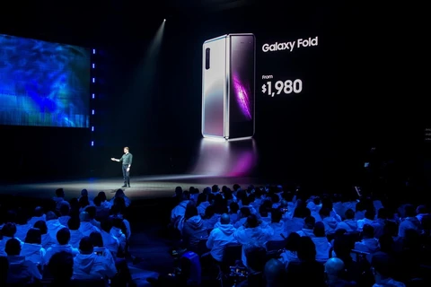 Mẫu điện thoại gập Galaxy Fold của Samsung được giới thiệu tại San Francisco, California, Mỹ, ngày 20/2 vừa qua. (Ảnh: AFP/TTXVN