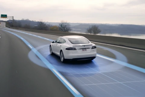 Tesla đang thúc đẩy phát triển công nghệ ôtô tự lái. (Nguồn: Thomas Bensmann)