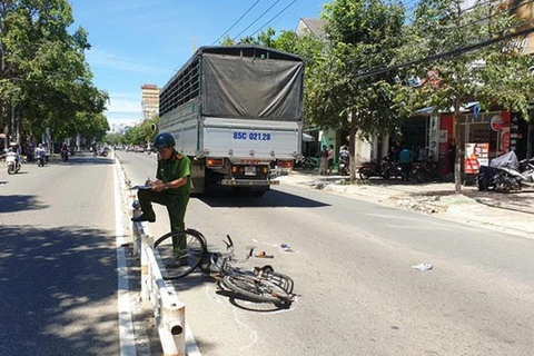 Ninh Thuận: Băng qua dải phân cách, một phụ nữ bị xe tải đâm tử vong