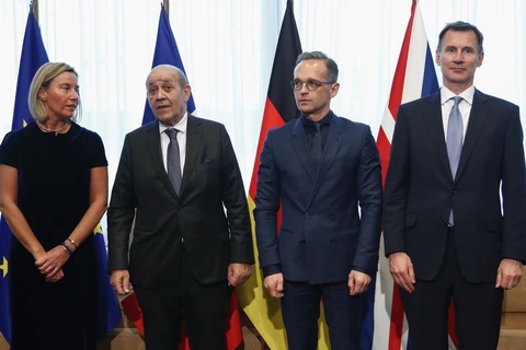 Đại diện cấp cao phụ trách an ninh và đối ngoại của Liên minh châu Âu (EU) Federica Mogherini, Ngoại trưởng Pháp Jean-Yves Le Drian, Ngoại trưởng Đức Heiko Maas và Ngoại trưởng Anh Jeremy Hunt. (Ảnh: AFP/TTXVN)