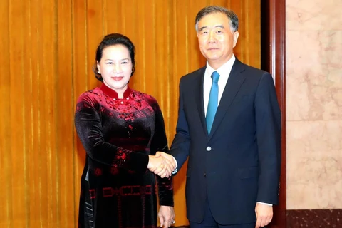 Chủ tịch Quốc hội Nguyễn Thị Kim Ngân hội kiến Chủ tịch Chính hiệp Trung Quốc Uông Dương. (Ảnh: Trọng Đức/TTXVN)