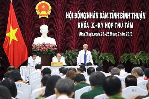 Ông Trương Quang Hai, Phó Chủ tịch HĐND tỉnh điều hành phiên thảo luận về tình hình kinh tế-xã hội. (Nguồn: binhthuan.gov)