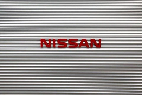 Logo của Nissan Motor Co được in hình tại một phòng trưng bày tại trụ sở của nhà sản xuất ô tô ở thành phố Yokohama của Nhật Bản. (Nguồn: Reuters)