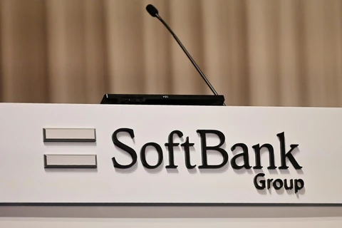 Biểu tượng SoftBank tại Tokyo của Nhật Bản. (Ảnh: AFP/TTXVN)