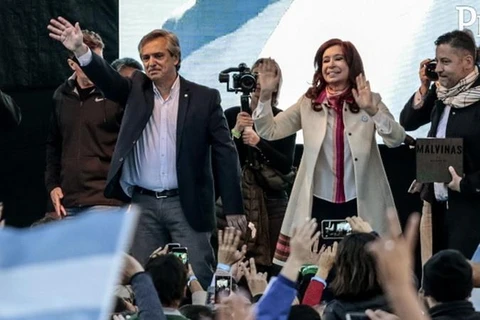 Cặp đôi cựu Chánh Văn phòng Nội các Alberto Fernandez liên danh với cựu Tổng thống Cristina Fernandez. (Nguồn: Bloomberg)