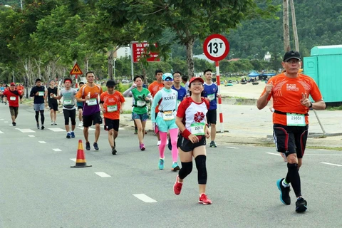 Các vận động viên tranh tài trên đường chạy Marathon Quốc tế Đà Nẵng 2019. (Ảnh: Trần Lê Lâm/TTXVN)