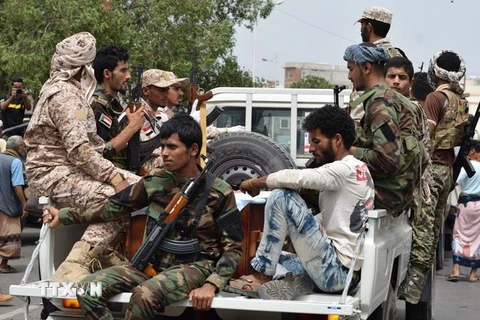 Các lực lượng thuộc Hội đồng chuyển tiếp miền Nam (STC) ở Yemen tuần tra tại thành phố cảng Aden ngày 7/8 vừa qua. (Ảnh: THX/TTXVN)