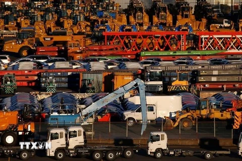 Xe ôtô xuất khẩu của Nhật Bản chờ được vận chuyển tại thành phố Yokohama, tỉnh Kanagawa. (Ảnh: Reuters/TTXVN)