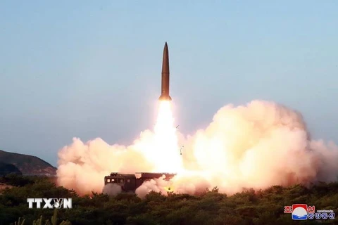 Một vụ thử tên lửa đạn đạo của Triều Tiên tại khu vực gần thị trấn biển Wonsan ngày 25/7 vừa qua. (Ảnh: AFP/TTXVN)