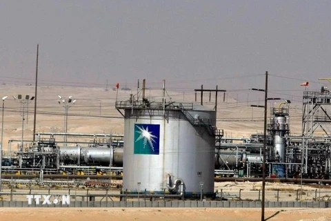 Một cơ sở khai thác dầu ở thành phố Dammam của Saudi Arabia. (Ảnh: AFP/TTXVN)