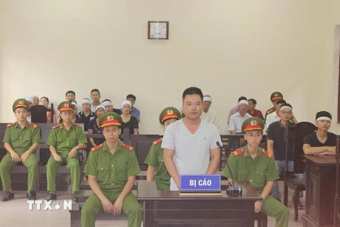 Bị cáo Nguyễn Văn Dũng tại phiên tòa xét xử. (Ảnh: Nguyễn Chinh/TTXVN)