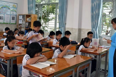 Giờ học của học sinh Trường Tiểu học Tân Sơn Nhì, quận Tân Phú - một trong những trường đang triển khai mô hình trường học tiên tiến. (Ảnh: Thu Hoài/TTXVN)