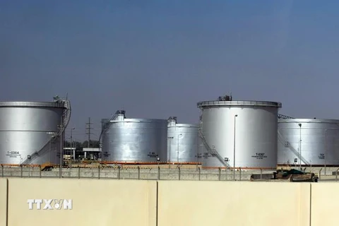 Thùng chứa dầu tại một cơ sở lọc dầu ở thành phố Dammam, cách thủ đô Riyadh của Saudi Arabia 450km về phía Đông. (Ảnh: AFP/ TTXVN)