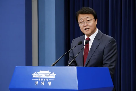 Cố vấn Kinh tế của Tổng thống Hàn Quốc Joo Hyung-chul, trong cuộc họp báo tại Seoul ngày 6/10. (Ảnh: Yonhap/TTXVN)
