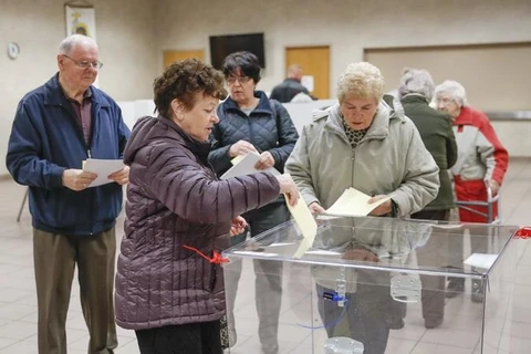 Cử tri Ba Lan bỏ phiếu bầu Quốc hội nước này tại Chicago, bang Illinois của Mỹ ngày 12/10/2019. (Ảnh: AFP/TTXVN)