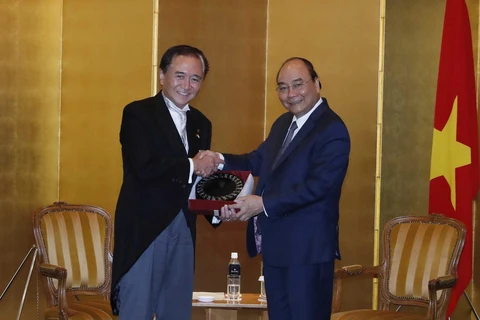 Thủ tướng Nguyễn Xuân Phúc tiếp ông Yuji Kuroiwa, Thống đốc tỉnh Kanagawa. (Ảnh: Thống Nhất/TTXVN)