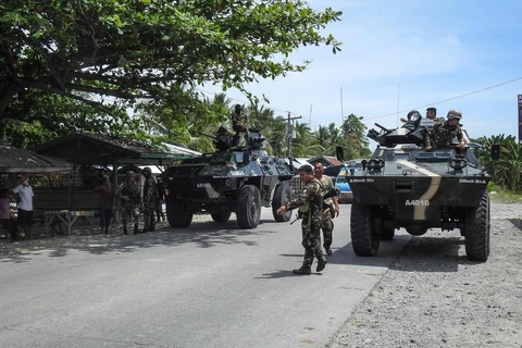 Binh sỹ Philippines tuần tra tại Maguindanao, đảo Mindanao. (Ảnh: AFP/TTXVN)
