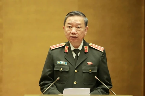 Bộ trưởng Bộ Công an Tô Lâm, thừa ủy quyền của Thủ tướng Chính phủ trình bày Báo cáo công tác phòng ngừa, chống tội phạm và vi phạm pháp luật năm 2019. (Ảnh: Doãn Tấn/TTXVN)
