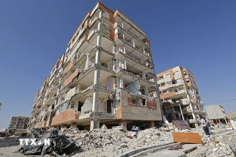 Một tòa nhà bị hư hại sau trận động đất ở tỉnh Kermanshah, miền Tây Iran ngày 15/11 vừa qua. (Ảnh: AFP/TTXVN)