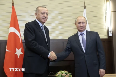 Tổng thống Thổ Nhĩ Kỳ Recep Tayyip Erdogan và Tổng thống Nga Vladimir Putin. (Ảnh: AFP/TTXVN)
